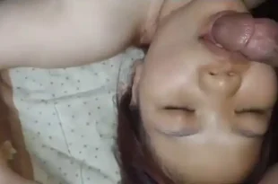 หนังโป๊แนวครอบครัวมี8000เรื่องเอาควยถูปากน้องสาวให้น้องสาวอมแล้วให้เพื่อนช่วยกันรุมเย็ดน้องสาวด้วย