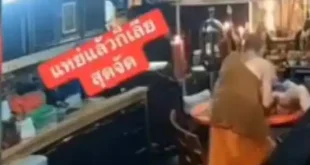 คลิปตอนเลียหีสีกาเอ๋อยู่บนโต๊ะกินข้าวดูยาวๆ ไม่ตัดภาพชัดมากมีล้วงก่อนเลียด้วย